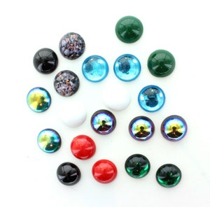Cabochons 18mm and 15mm in various colours.  Price is for 2 pieces
