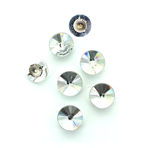 Pierre rivoli cristal Swarovski 18mm avec 4 réglage de la griffe sur le dos.  Le prix est pour une pierre