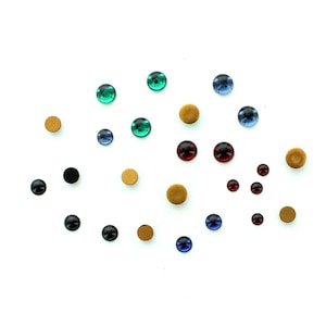 Cabochões Swarovski em 2,5 mm, 4 mm, 5 mm, 6 mm, 7 mm e 8 mm. O preço é para 50 e 100 peças