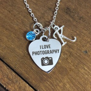 Colar de câmera, colar de pedra zodiacal, colar de câmera personalizado, presente para fotógrafo, colar Eu amo fotografia, colar inicial