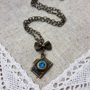 Camera necklace, photographer necklace,  camera charm necklace, photo necklace, gift for photographer, camera gift, bow necklace