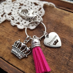 Chaveiro de princesa, chaveiro de camurça rosa com borla, presente para ela, presente de dezesseis doces, presente de 16 anos, chaveiro de coroa de princesa rosa