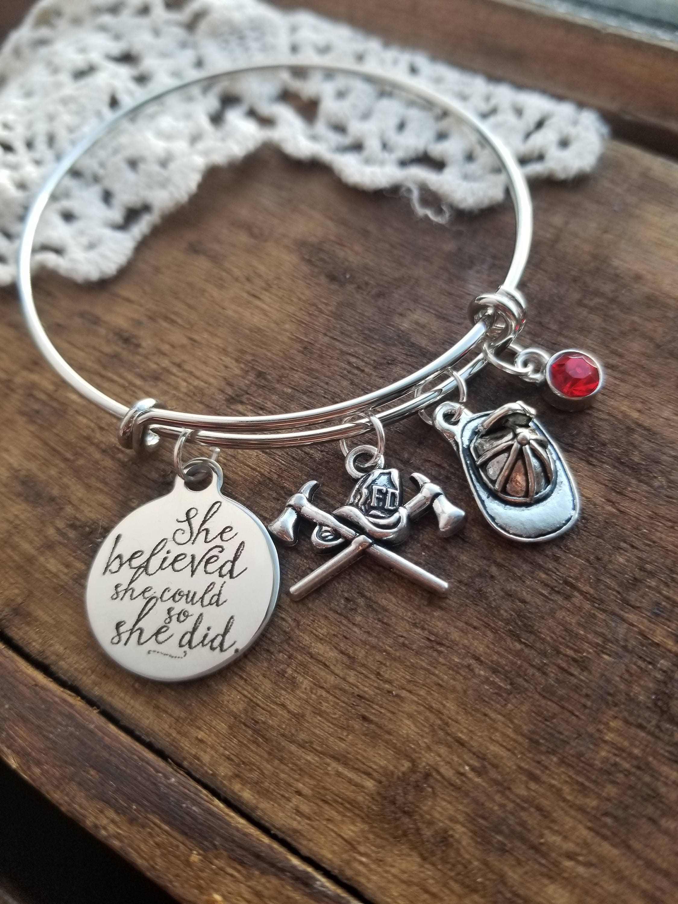 Regalo para bombero, regalo de graduación para bombero, ella creía que  podía así que hizo joyas, joyas de graduación, joyas de bomberos - Etsy  México, image size:2250x3000