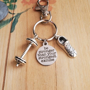 Wees sterker dan je sterkste excuus fitness-sleutelhanger, cadeau voor coachtrainer fitnessliefhebber, fitnesscadeau-idee, motiverend cadeau