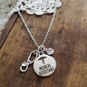 Cadeau voor medisch assistent, medisch assistent geschenken, medisch assistent graduatiegift, MA charme ketting, medisch assistent hanger
