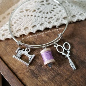 Sewing charm bracelet, gift for quilter, gift for crafter, sewing machine charm bracelet, gift for seamstress, quilting charm bracelet