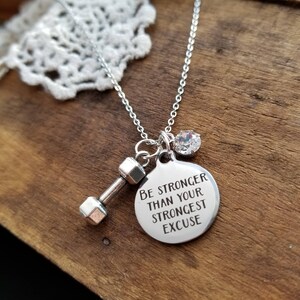 Motiverend gewichtsverliescadeau, voor een trainer, wees sterker dan je sterkste excuus bedelketting, fitnessketting, sieraden voor gewichtsverlies