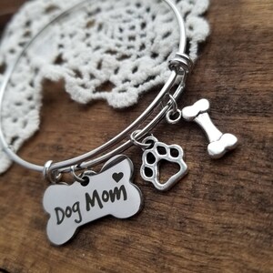 joyería de la madre del perro, pulsera del encanto de la mamá del perro, regalo para la mamá del perro, regalo del cachorro, pulsera del encanto del perro, pulsera del encanto del animal, pulsera del encanto de la huella de la pata