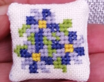 Hand embroidered miniature 1:12 scale - Dollhouse Linen miniatures pillow / Throw Cushion - Brand new