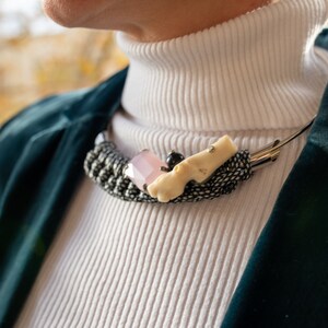 Gestrickte Seil Halskette - Schwarz & Weiß Choker mit Koralle Perle