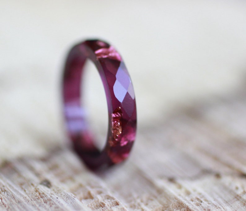 Unique purple resin band ring in Ruby color with Rose Gold leaf inside. Faceted, stackable, 4.5mm width of the band. Perfect love gift for girlfriend, wife, woman, mother, sister and friend on their birthday. Comfort fit, handmade and hypoallergenic.