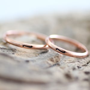 Anillo de cobre con infinito, anillo estampado a mano, regalo de séptimo aniversario, joyería sostenible para hombres y mujeres.