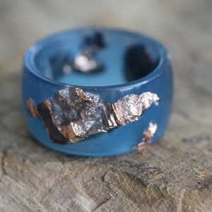 Resin Ring Blau, Breitbandring mit Kupferflocken, Ocean inspirierter Resinschmuck für Männer- und Frauengeschenk