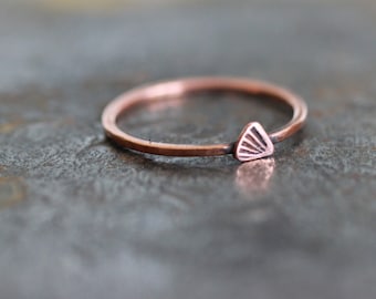 Copper ring with Shell, thin stacking ring, nature inspired beach jewelry, handmade sustainable gift for women