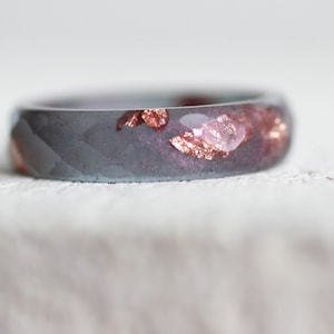 Resin Ring in Labradorite Purple color, iridescent ring with copper flakes, resin jewelry gift for men & women