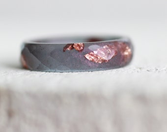 Resin Ring in Labradorite Purple color, iridescent ring with copper flakes, resin jewelry gift for men & women