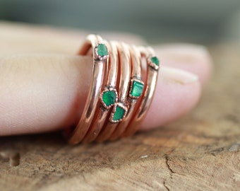 Roher Smaragd Ring, kolumbianischer Smaragd Kupfer Ring, elektrogeformter Mai Geburtsstein, nachhaltiges Schmuck Geschenk Frauen