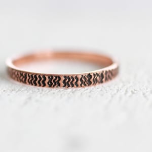 Anillo de cobre, anillo de olas, regalo del séptimo aniversario, joyería de cobre sustentable, regalo hecho a mano para hombres y mujeres