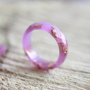 Lilac Resin Ring with Gold Fakes, epoxy band ring for women in pastel pink color, handmade resin jewelry gift