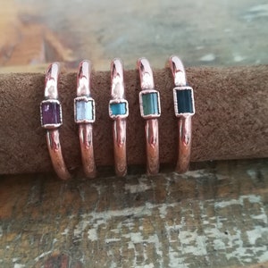 Roher grüner Turmalin Kupferring, elektrogeformter Edelsteinbandring, Kupferschmuck nachhaltiges Geschenk für Frauen Bild 9