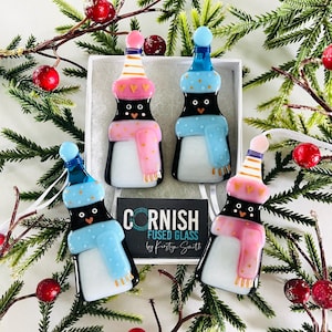 Décoration de Noël pingouin en verre fusionné - Décoration de Noël, ornement en verre fusionné, verre fusionné de Cornouailles, cornouailles en verre fusionné