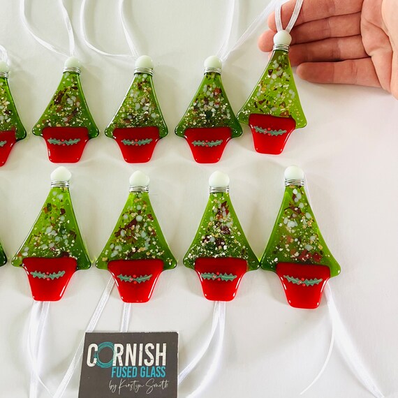 Decorazione Natale: angelo addobbo in bianco e oro ad uncinetto - m