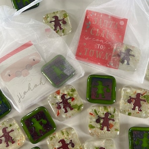 Leuke zakbedel voor kerstkaart - Cornish Fused Glass, Fused Glass Cornwall, kleine geheime kerstman