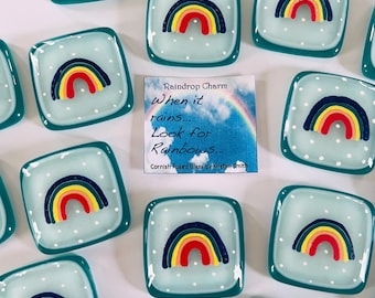 Smält glas positiv "när det regnar, leta efter regnbågar" fickberlock, smält glas i Cornwall, smält glas i Cornwall