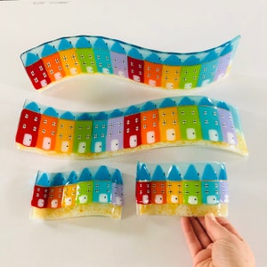 Fused Glass Spaß Regenbogen Seaside Coastal Houses Mini-Welle, Cornish geschmolzenes Glas, geschmolzenes Glas cornwall