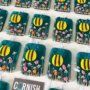 Fused Glass Art - Aufhänger aus geschmolzenem Glas - Bienen und Blumen - Fusing Glass, Cornish geschmolzenes Glas, Fused Glass Cornwall