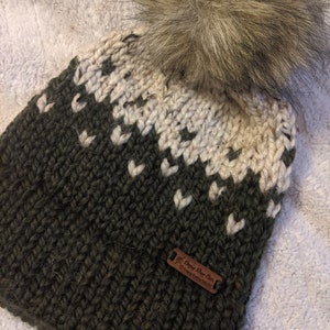 Knit two toned heart toque