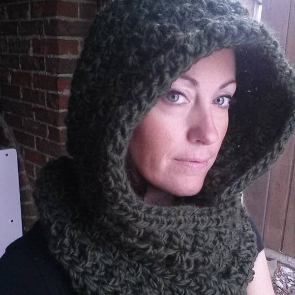 Large chunky hooded scarf in Moss