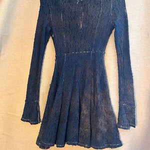 Free People dress dyed dark blue. It is stretchy lace material. Size XS bild 4
