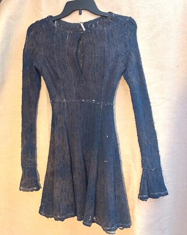 Free People dress dyed dark blue. It is stretchy lace material. Size XS bild 2