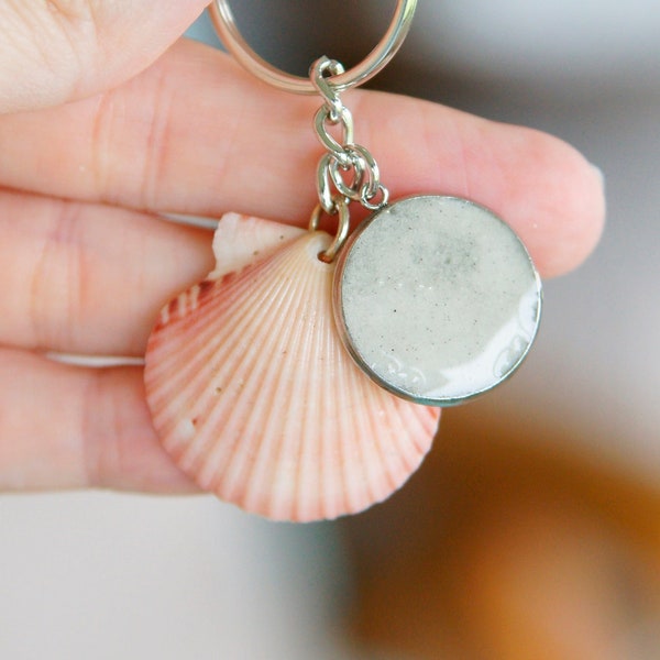 Siesta Key Beach sand Scallop Shell Keychain ~ seashell beach fashion ~ ocean style ~ nautical beach surfer AMI