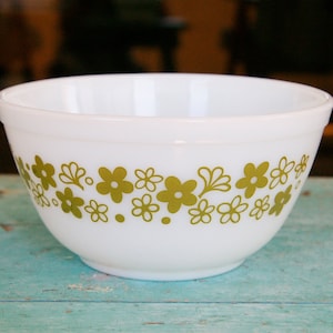 Vintage Pyrex Crazy Daisy Vintage Pyrex Spring Blossom Cinderella
