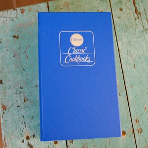 Vintage Pilsbury Classic Cookbooks Binder: Recipe Collection