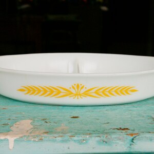 Vintage Pyrex Promotional Royal Wheat Divided Casserole Dish 1 1/2 Quart 1960