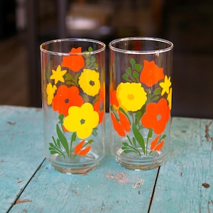 Vintage Floral Tumblers - 1970s Flower Power Glasses - Set of 2