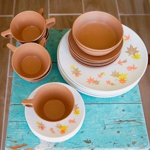 Vintage Texas Ware by PMC Leaf Melamine Dish 30 piece set Melmac Dishware 1960s