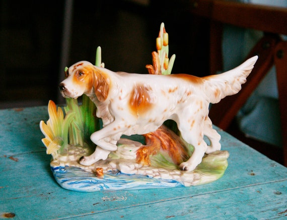 Vintage English Setter Dog in Cattails Figurine Hunting Dog