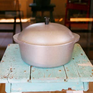 Vintage Club Cast Aluminum Oval Dutch Oven Roaster: 4 1/2 qt Hammered Stock Pot