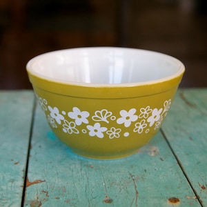 Vintage Pyrex Spring Blossom Bowl 401 Mixing Nesting Bowl Crazy Daisy 1qt