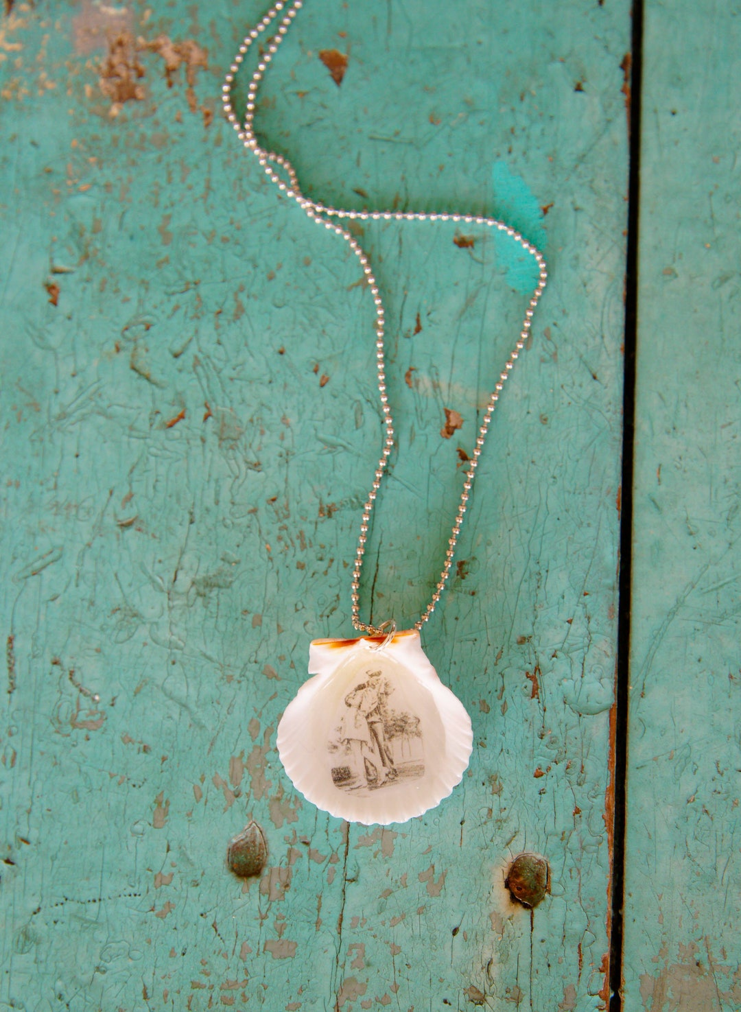 Sailor Kissing Nurse Scallop Shell Necklace Seashell Beach Fashion