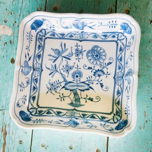 Antique Meissen Porcelain Serving Plate: Blue Onion Floral Design