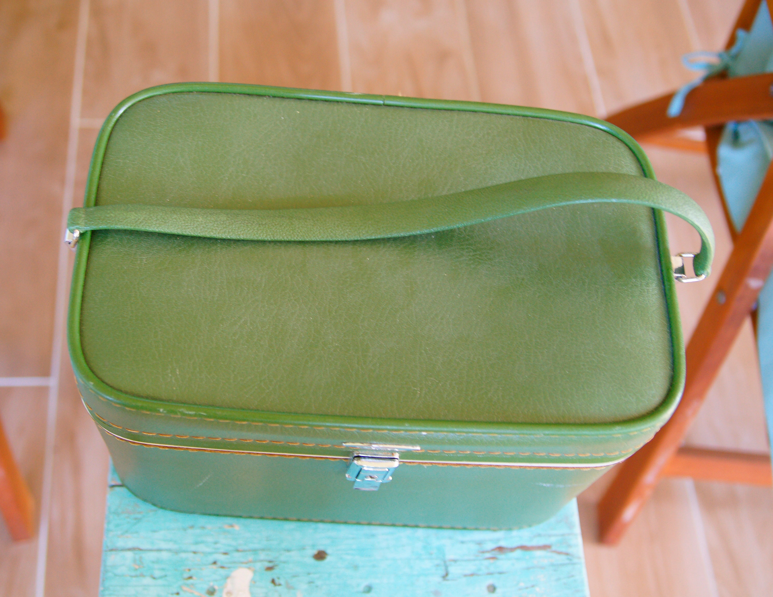 USA Vintage SEARS 60’s Travel Carry Bag s-l1200.jpg