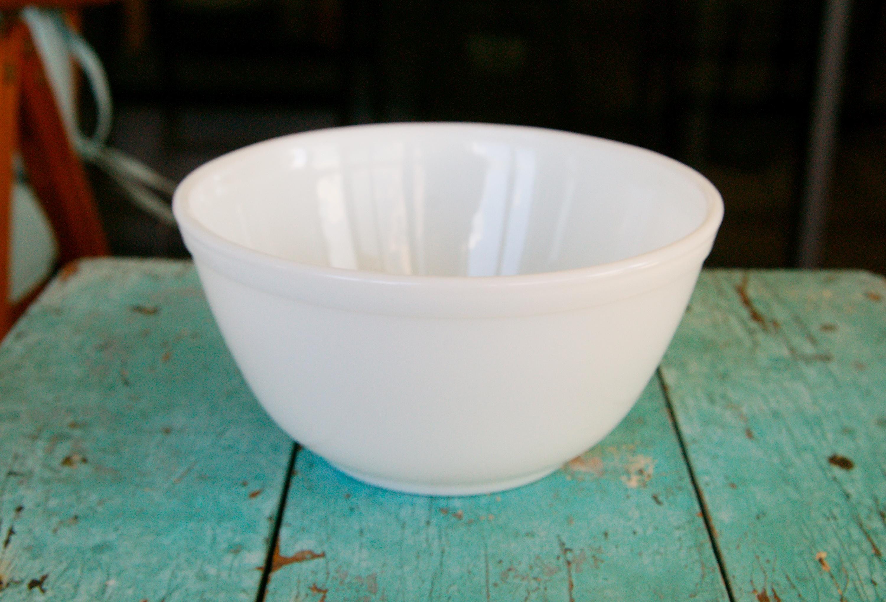 Vintage Pyrex White Mixing Nesting Bowl 402 1.5 QT - Set of