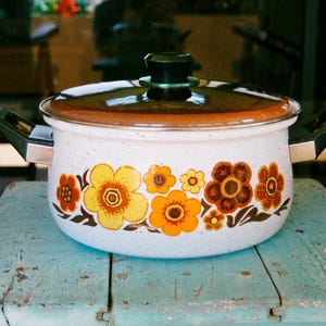 Vintage Enamel Cook Pot Stockpot Floral Pattern Mid Century Modern Enamelware 1970s