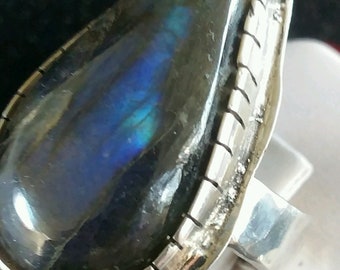 Sterling Silver Ring with labredolite flash blue / purple