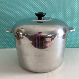 Vintage Magnalite 8 qt. 7.5 L aluminum dutch oven pot good condition some  pittin